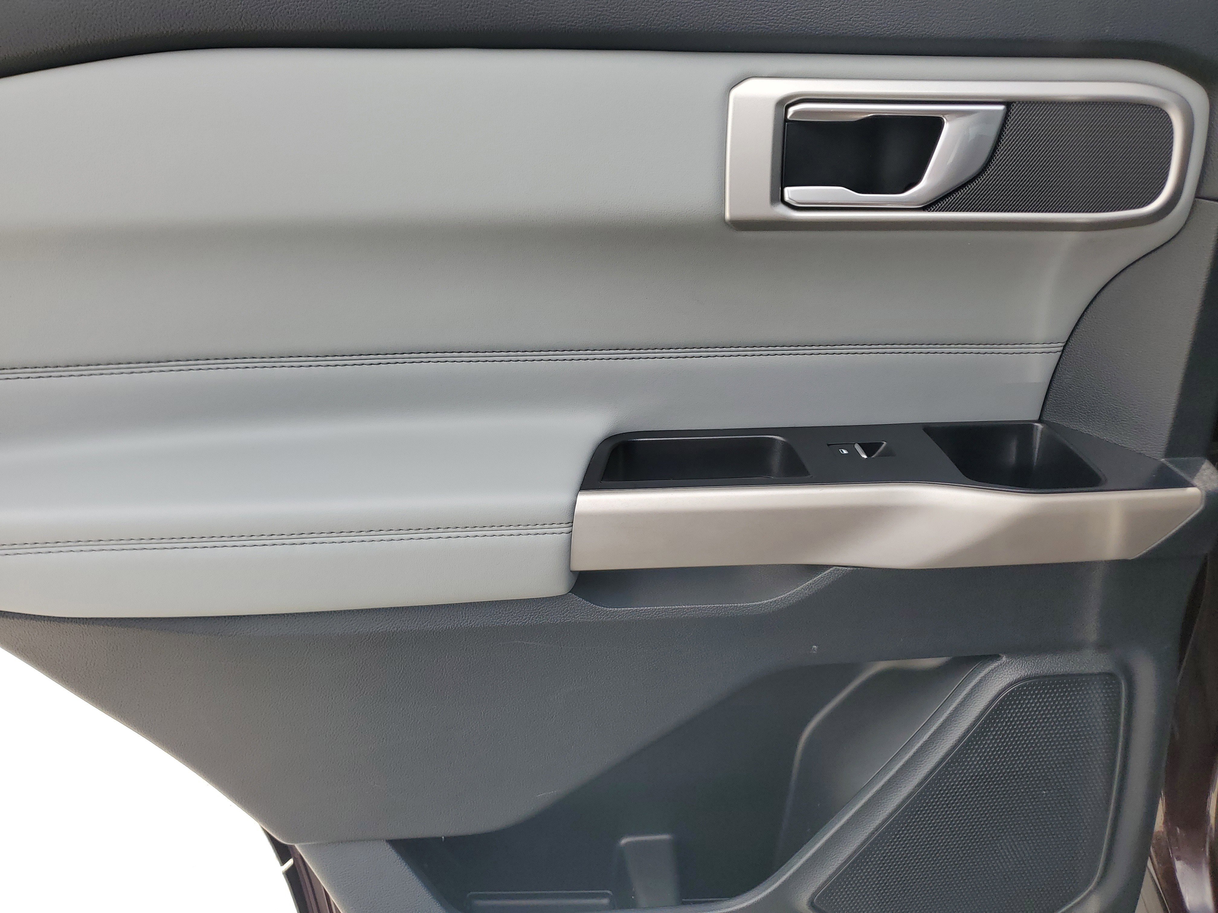 Used 2023 Ford Explorer XLT w/ Equipment Group 202A image 28