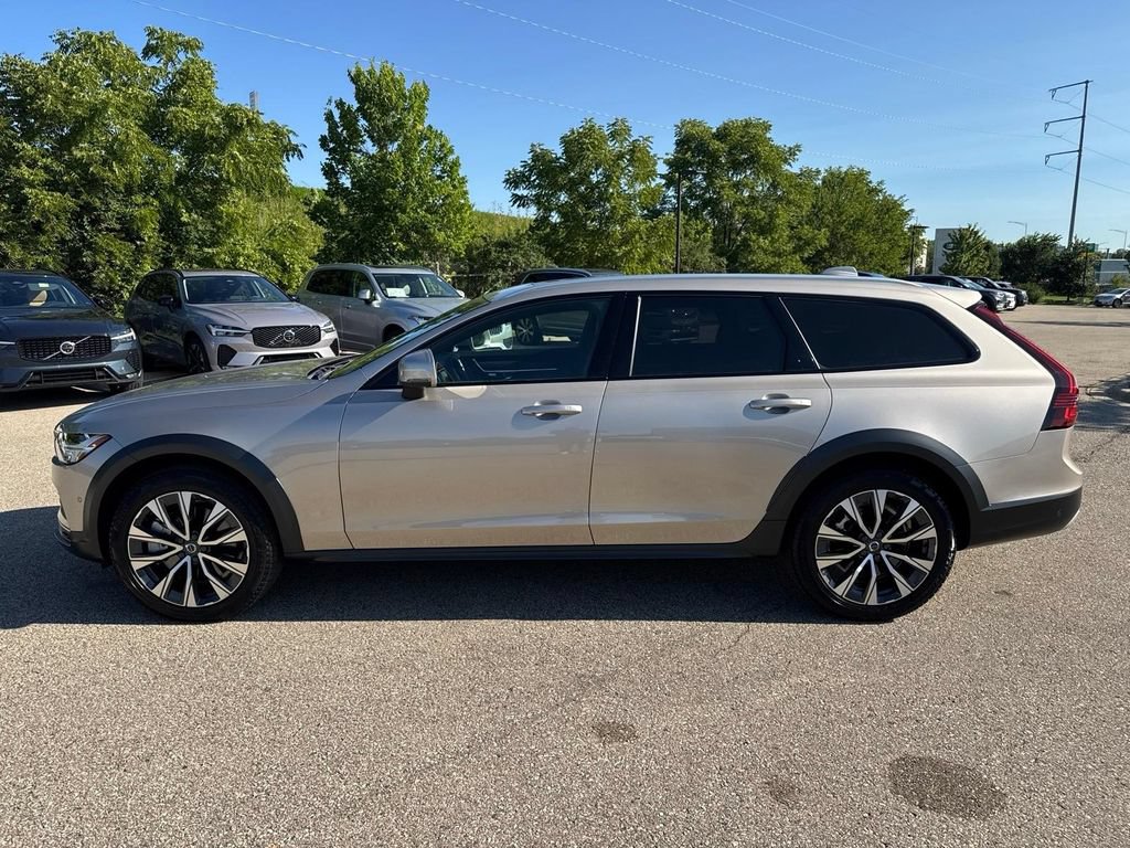 Certified 2025 Volvo V90 B6 Cross Country Plus AWD/4WD image 2
