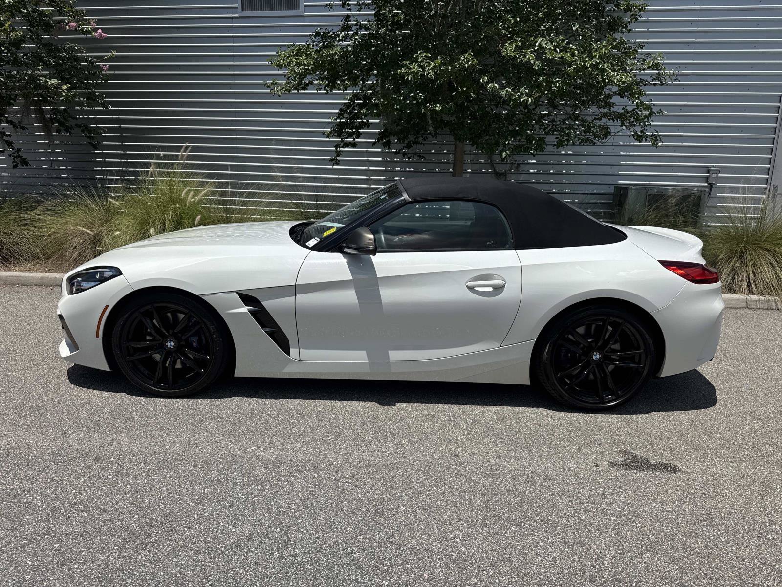 Used 2020 BMW Z4 M40i w/ Executive Package RWD image 2