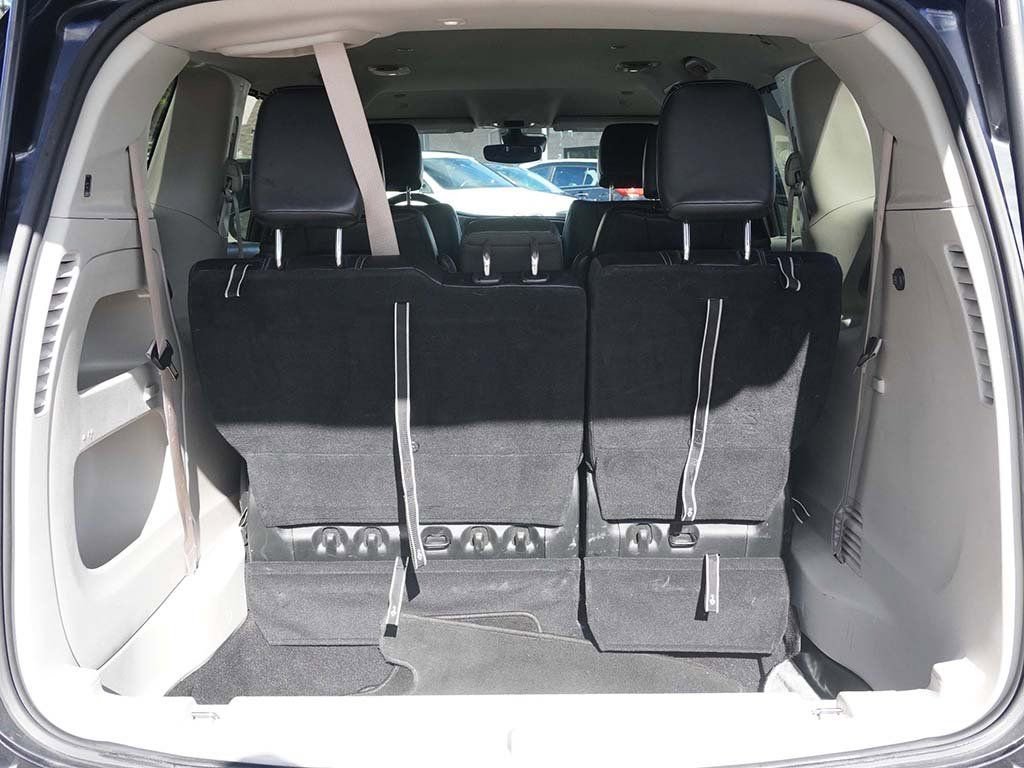 Used 2023 Chrysler Pacifica Touring-L image 18