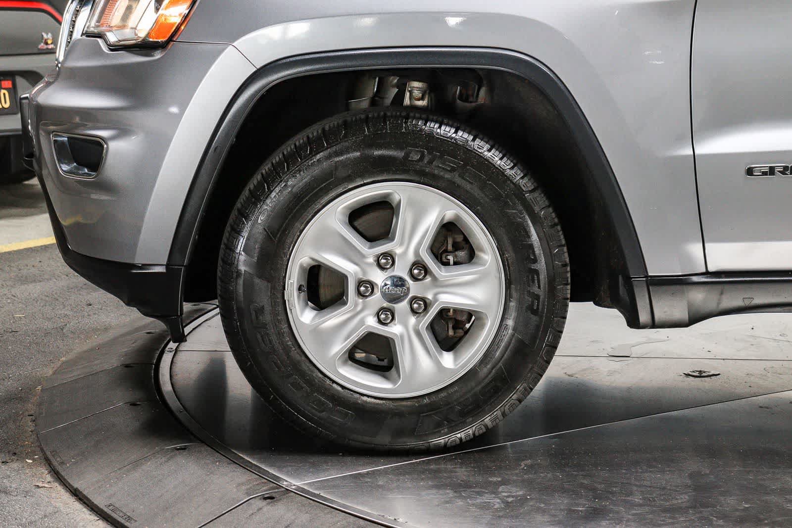 Used 2017 Jeep Grand Cherokee Laredo w/ Quick Order Package 23E AWD/4WD image 9
