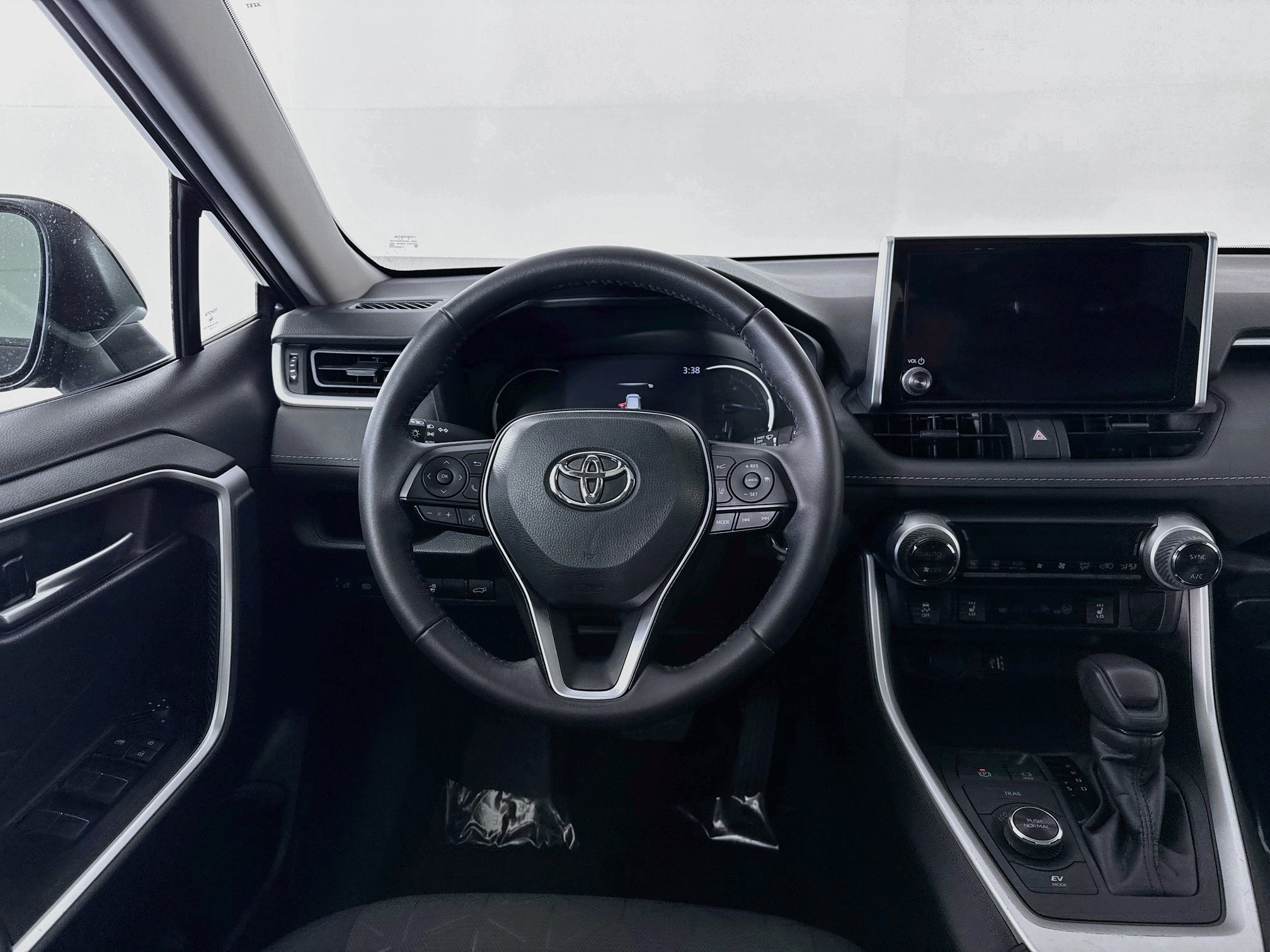 Used 2023 Toyota RAV4 XLE w/ Convenience Package AWD/4WD image 22