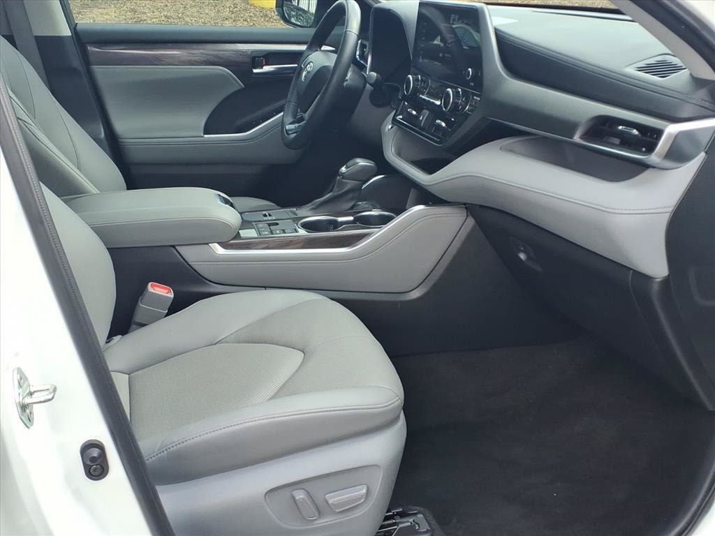 Used 2023 Toyota Highlander Limited FWD image 22