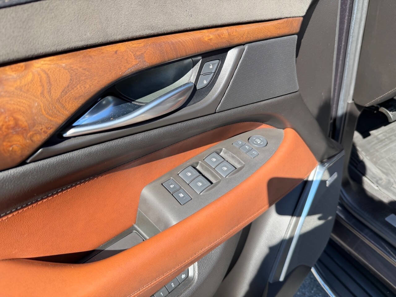 Used 2017 Cadillac Escalade ESV Luxury image 49