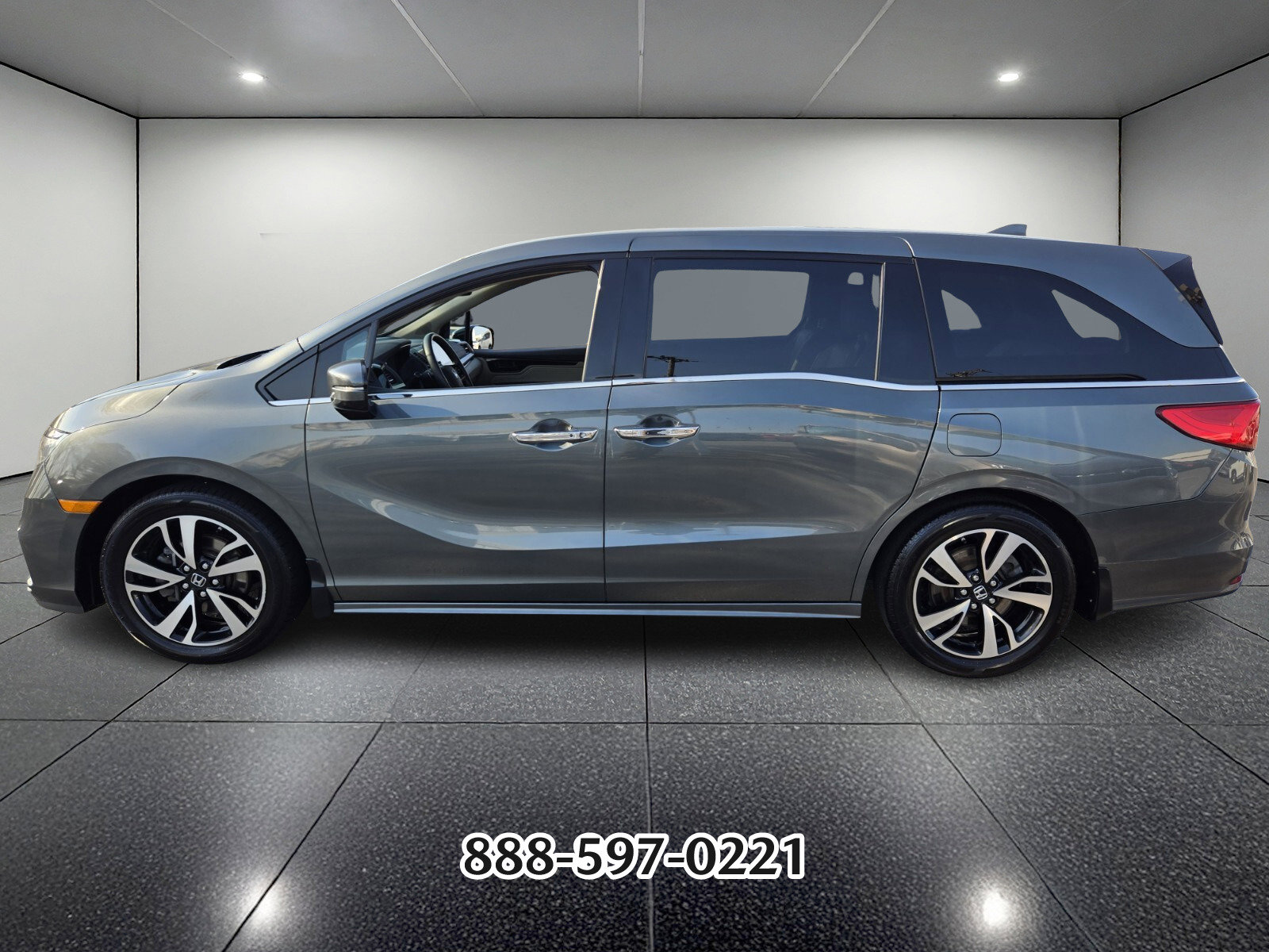 Used 2019 Honda Odyssey Elite image 2