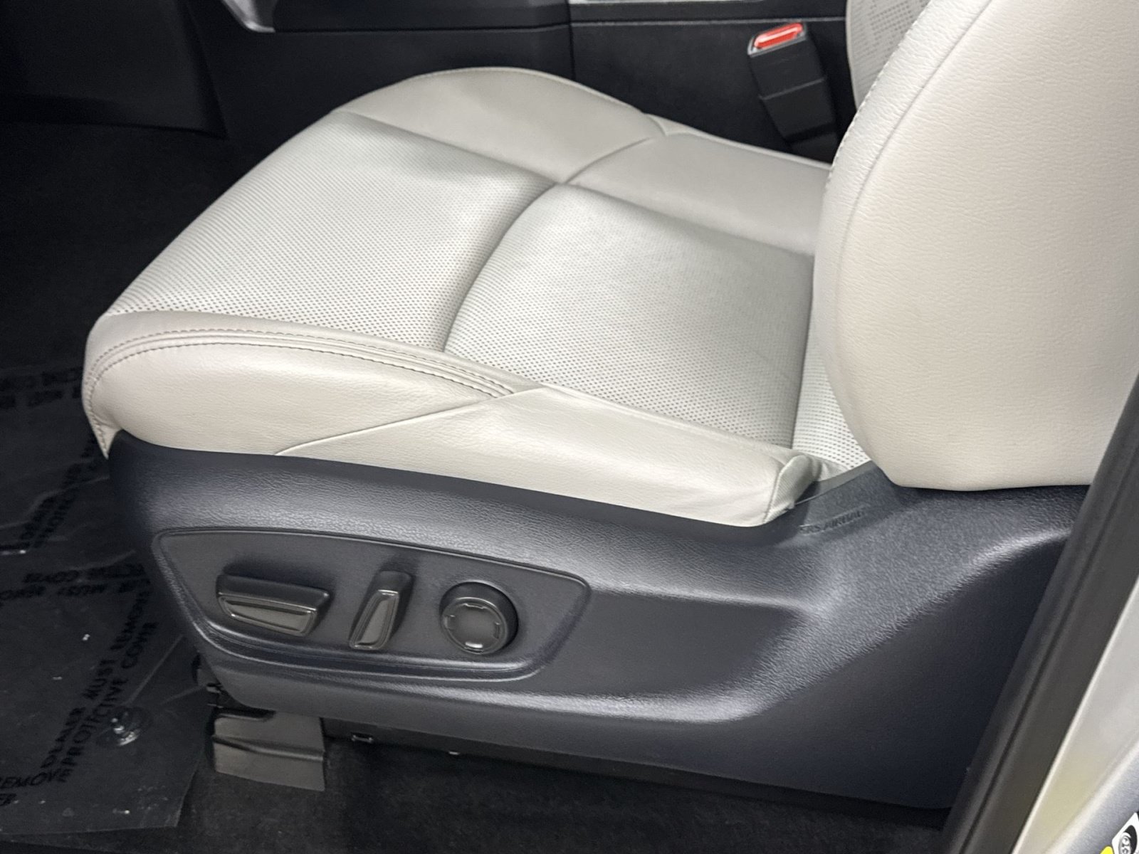 Used 2024 Toyota Tacoma Limited AWD/4WD image 26