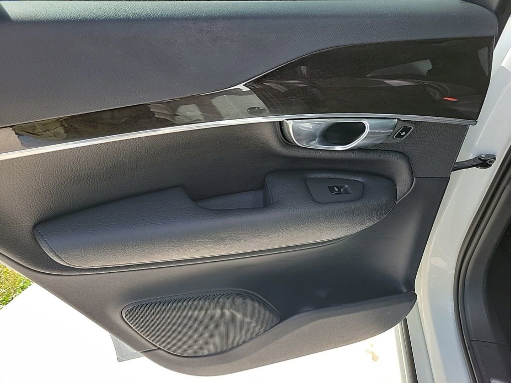 Used 2018 Volvo XC90 T5 Momentum w/ Momentum Plus Package image 11