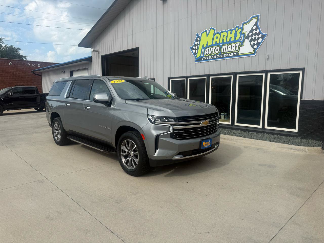 Used 2023 Chevrolet Suburban LT w/ LT Signature Plus Package