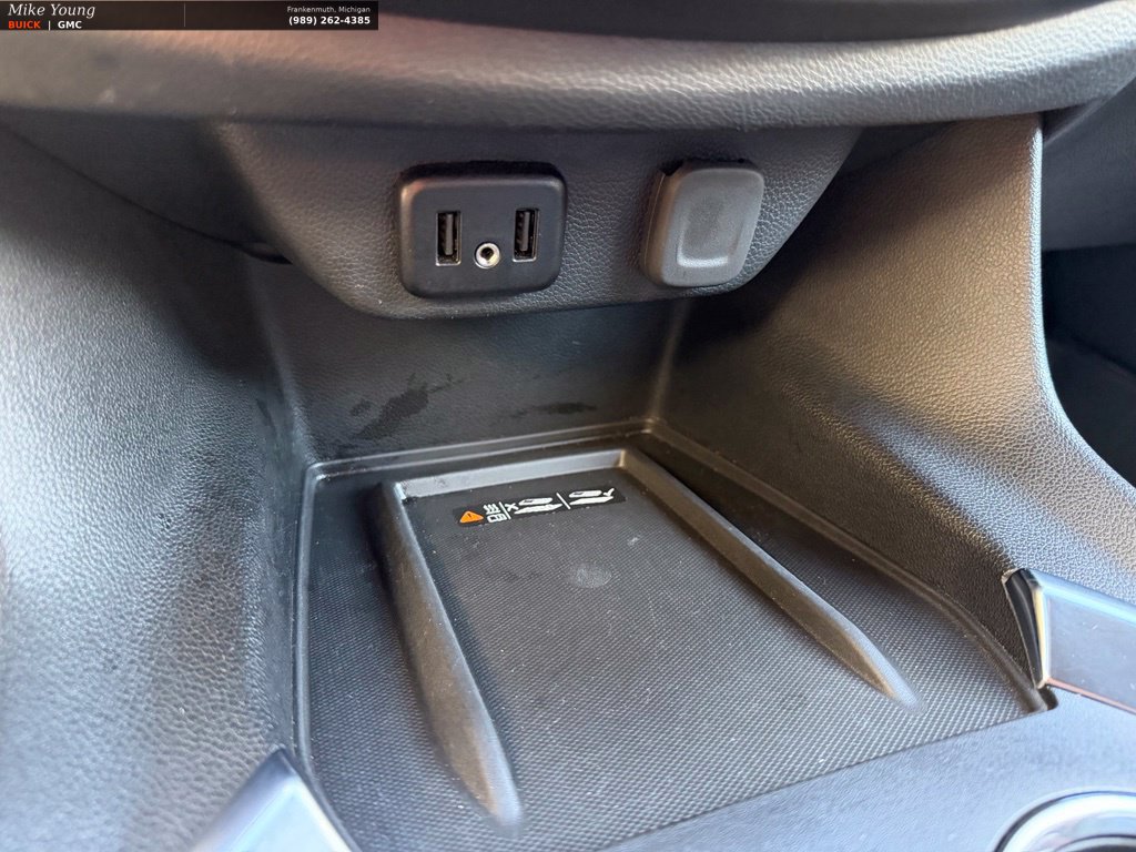 Used 2023 Chevrolet Traverse LT w/ LPO, Floor Liner Package FWD image 32