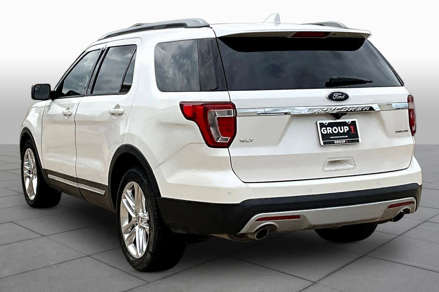 Used 2016 Ford Explorer XLT w/ Equipment Group 202A FWD image 12