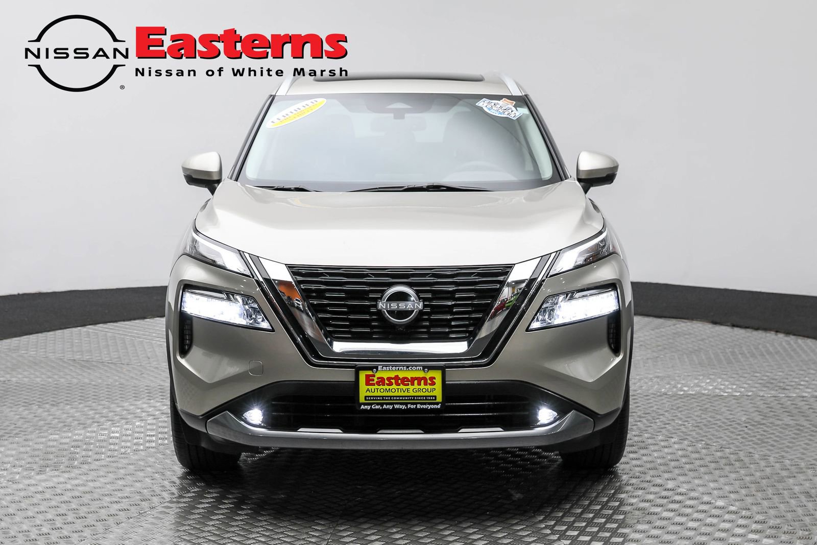 Used 2022 Nissan Rogue SL image 2