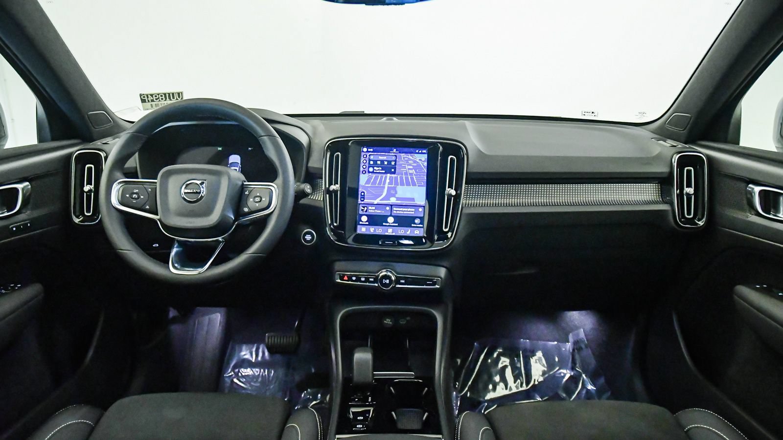 Certified 2023 Volvo XC40 B5 Plus w/ Protection Package Premier AWD/4WD image 15