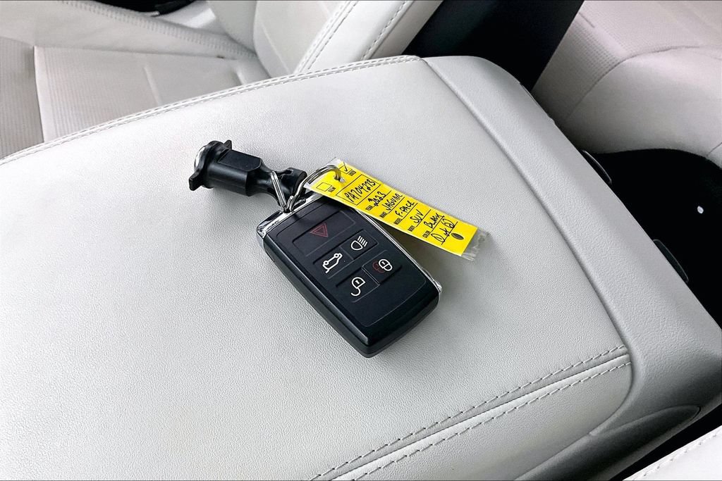 Used 2023 Jaguar F-PACE SVR AWD/4WD image 11