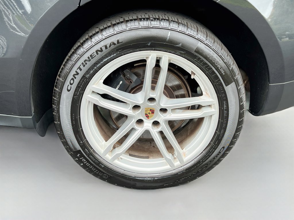 Certified 2021 Porsche Macan AWD/4WD image 33