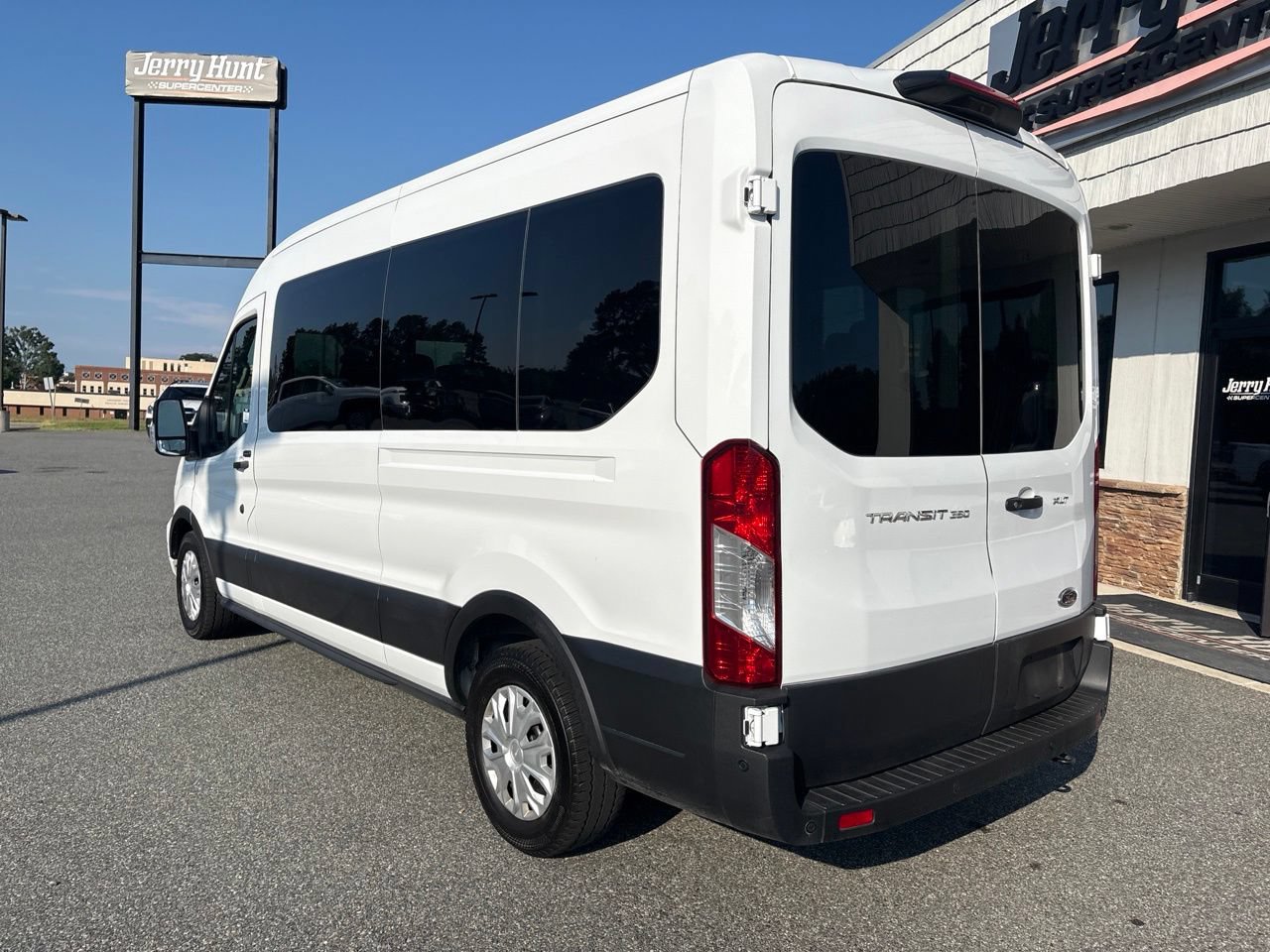 Used 2025 Ford Transit 350 XLT RWD image 5
