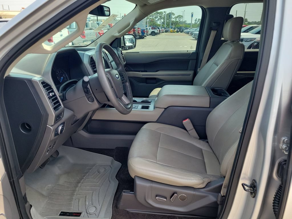 Used 2018 Ford Expedition XLT w/ Equipment Group 202A RWD image 19