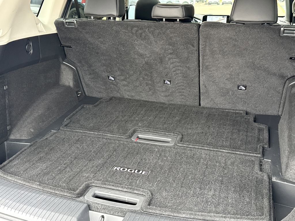 Used 2023 Nissan Rogue SL w/ SL Premium Package image 11