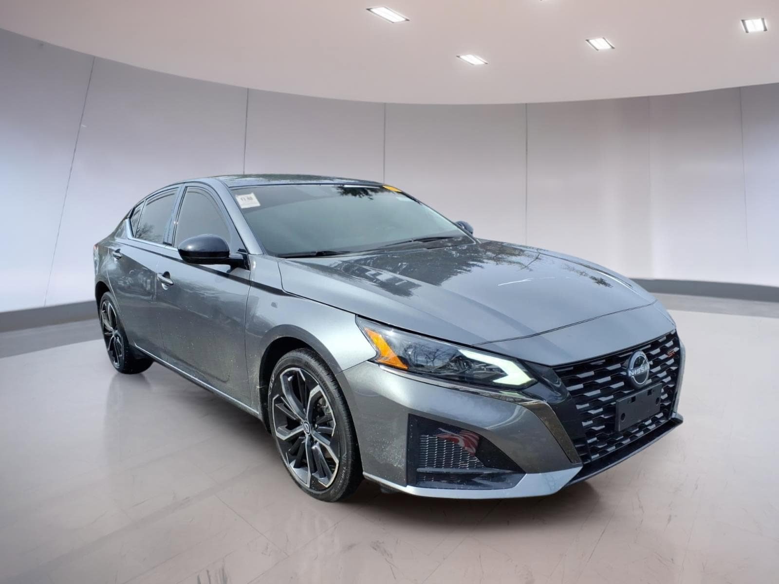 Used 2023 Nissan Altima 2.5 SR image 1