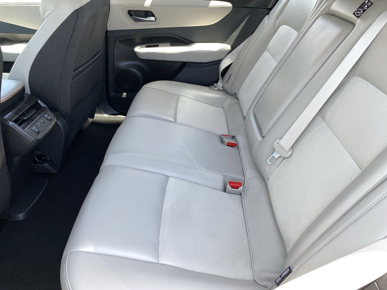 Certified 2023 Nissan Ariya FWD image 14