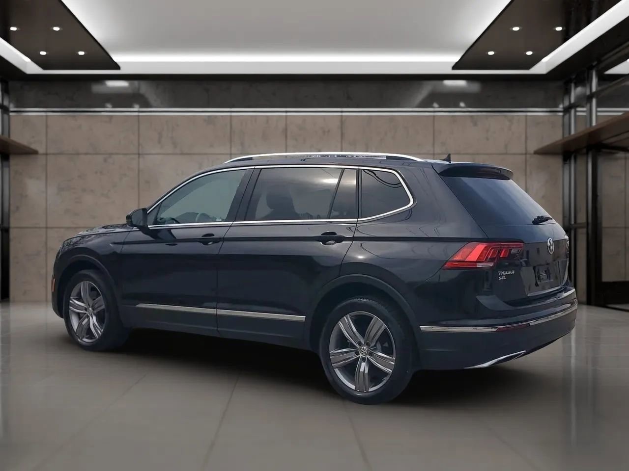Used 2019 Volkswagen Tiguan SEL Premium image 3