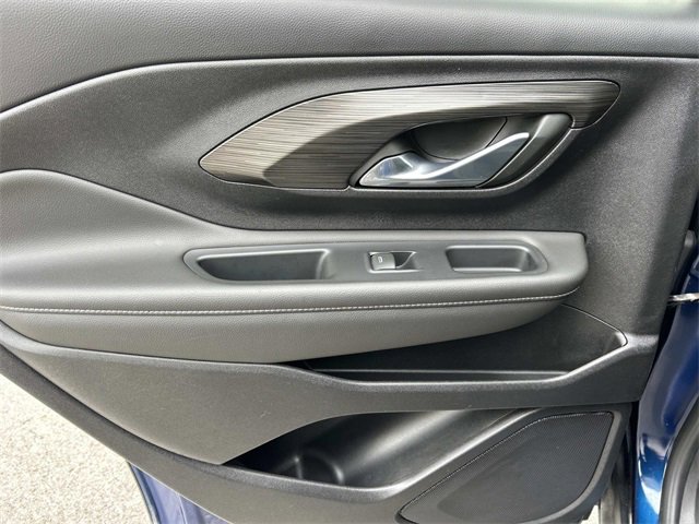 Used 2023 GMC Terrain SLT image 17