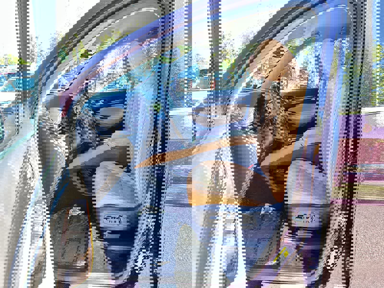 Used 2018 Buick Enclave Essence image 2