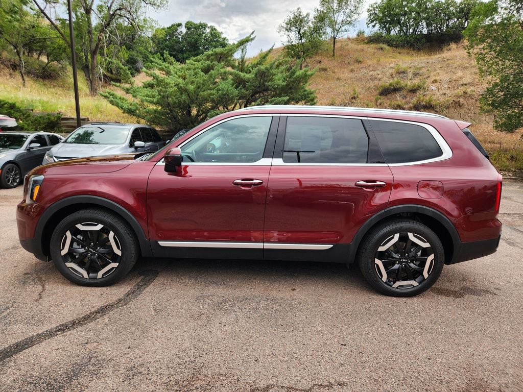 Certified 2024 Kia Telluride S w/ S Sunroof Package AWD/4WD image 4
