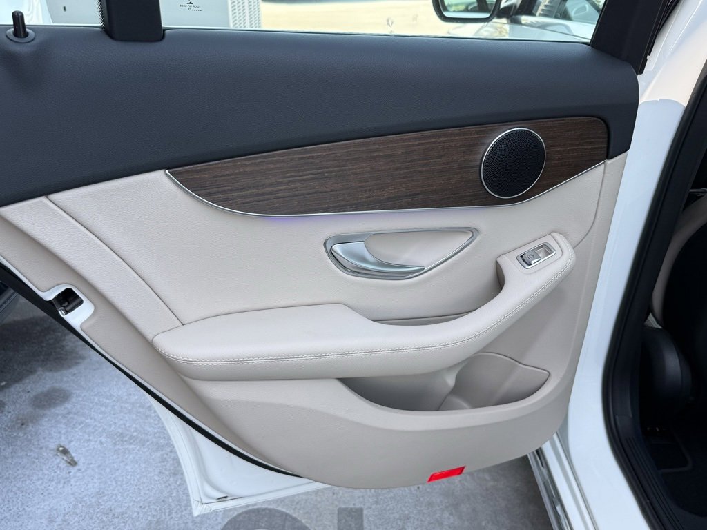 Used 2019 Mercedes-Benz C 300 Sedan image 25