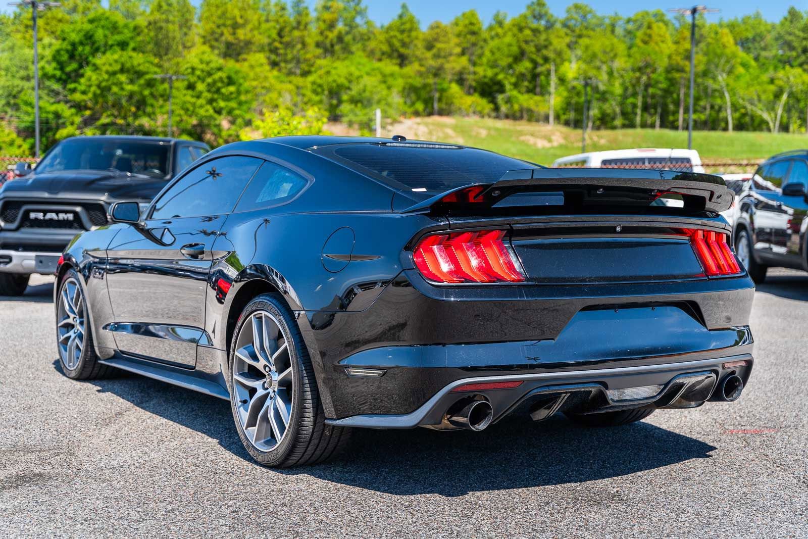 Used 2017 Ford Mustang GT Premium w/ Equipment Group 401A RWD image 5
