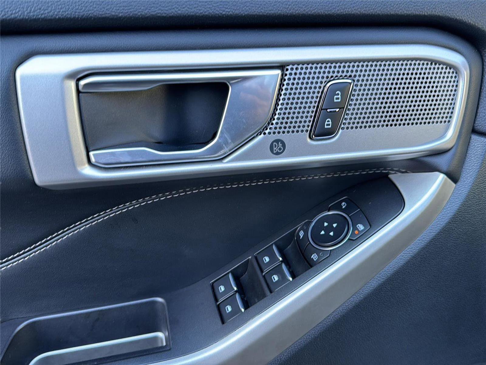 Used 2023 Ford Explorer Limited image 12