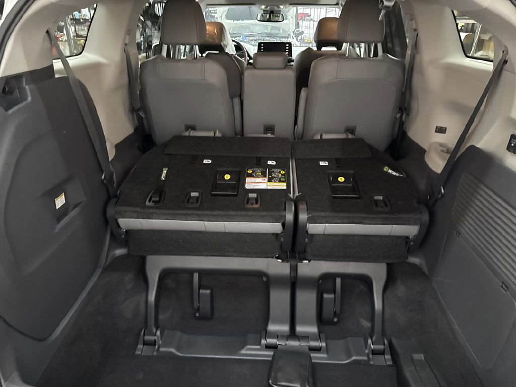 Used 2024 Toyota Sienna XLE image 22