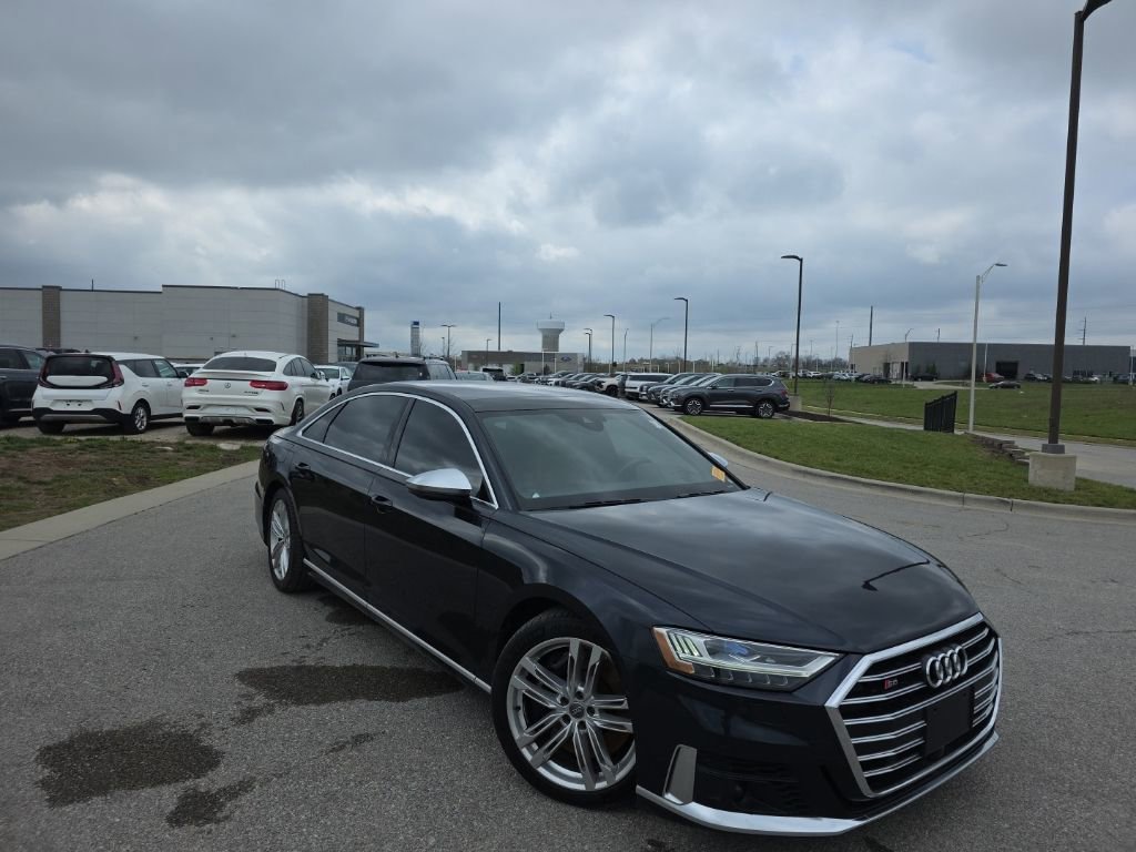 Used 2020 Audi S8 L image 3