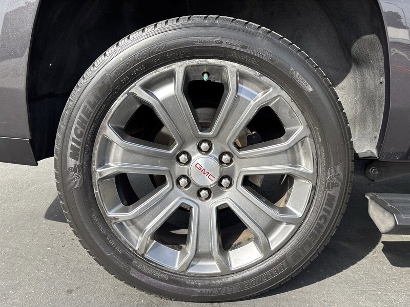 Used 2015 GMC Yukon XL Denali w/ Premium Package AWD/4WD image 15