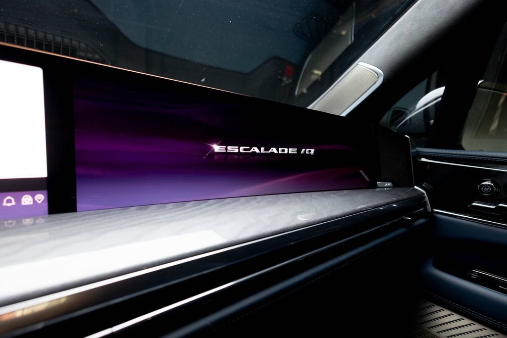 Used 2025 Cadillac Escalade IQ Luxury 2 w/ LPO, Premium Carpet Package AWD/4WD image 35