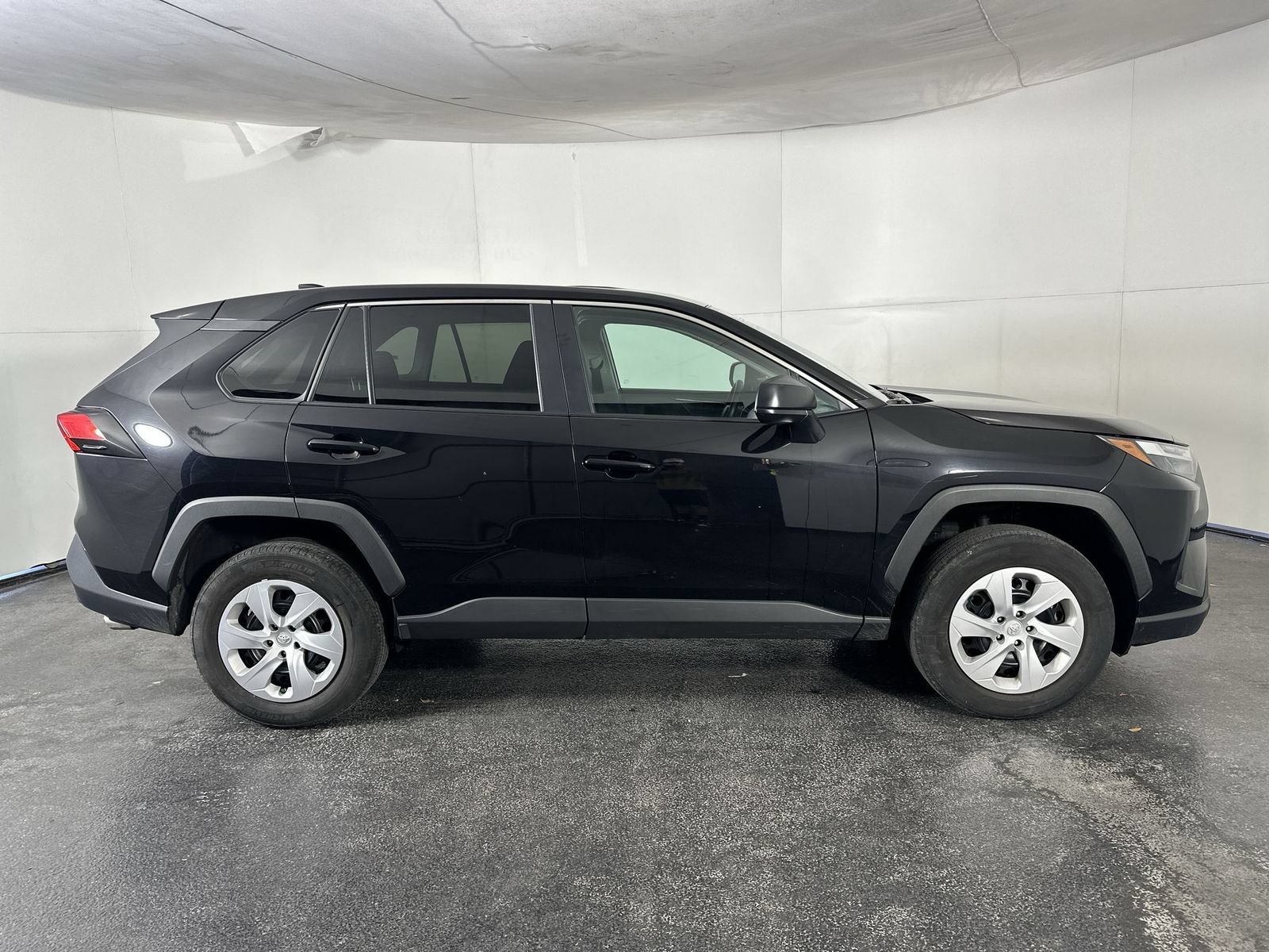 Used 2024 Toyota RAV4 LE FWD image 9