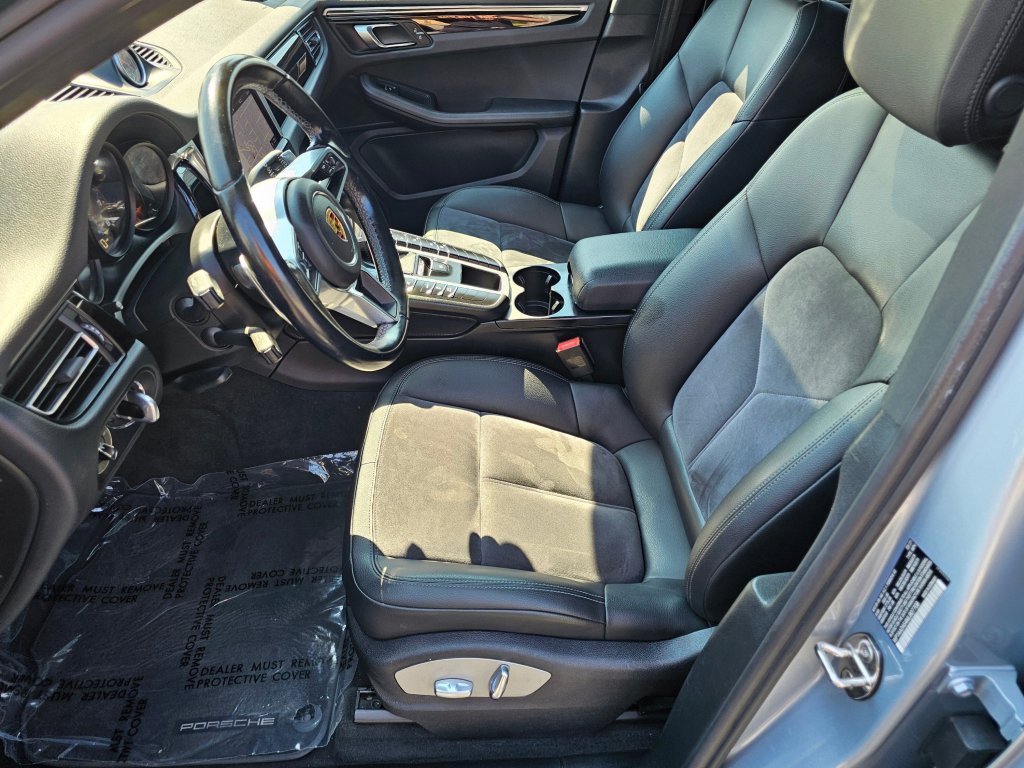 Used 2021 Porsche Macan w/ Premium Package image 22