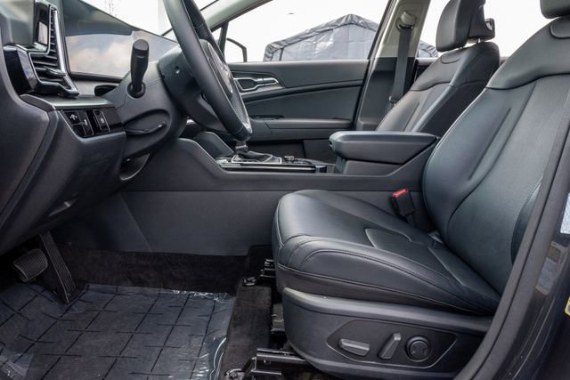 Certified 2025 Kia Sportage EX image 9