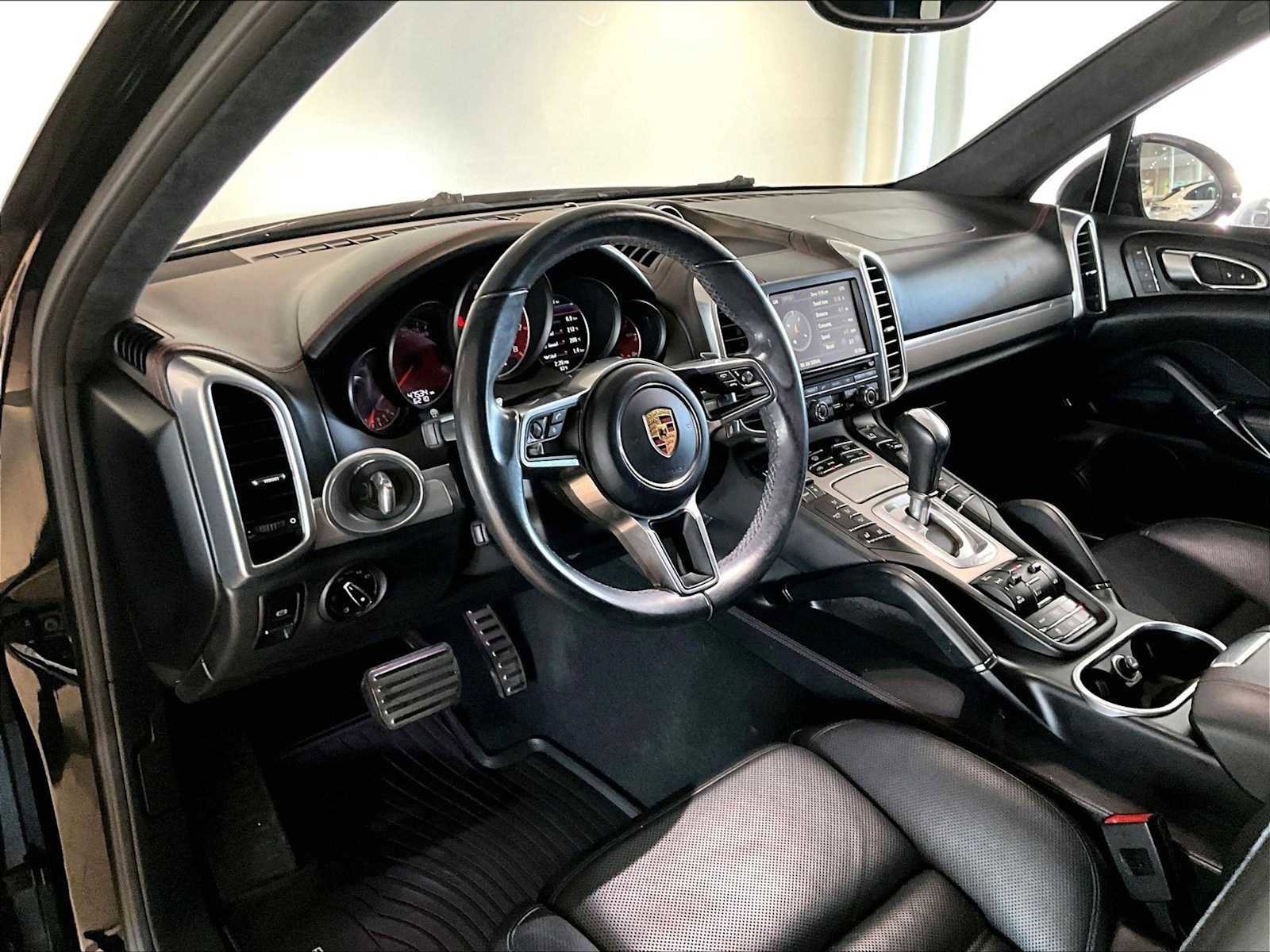 Used 2016 Porsche Cayenne Turbo image 7