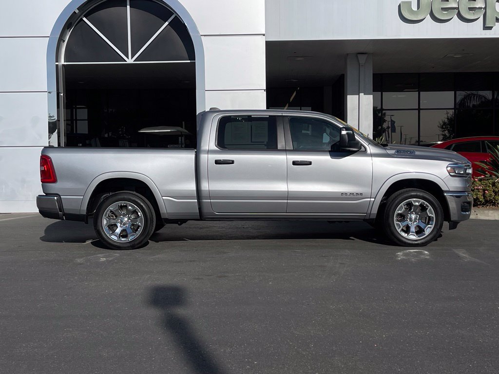 Used 2025 RAM 1500 Big Horn AWD/4WD image 3