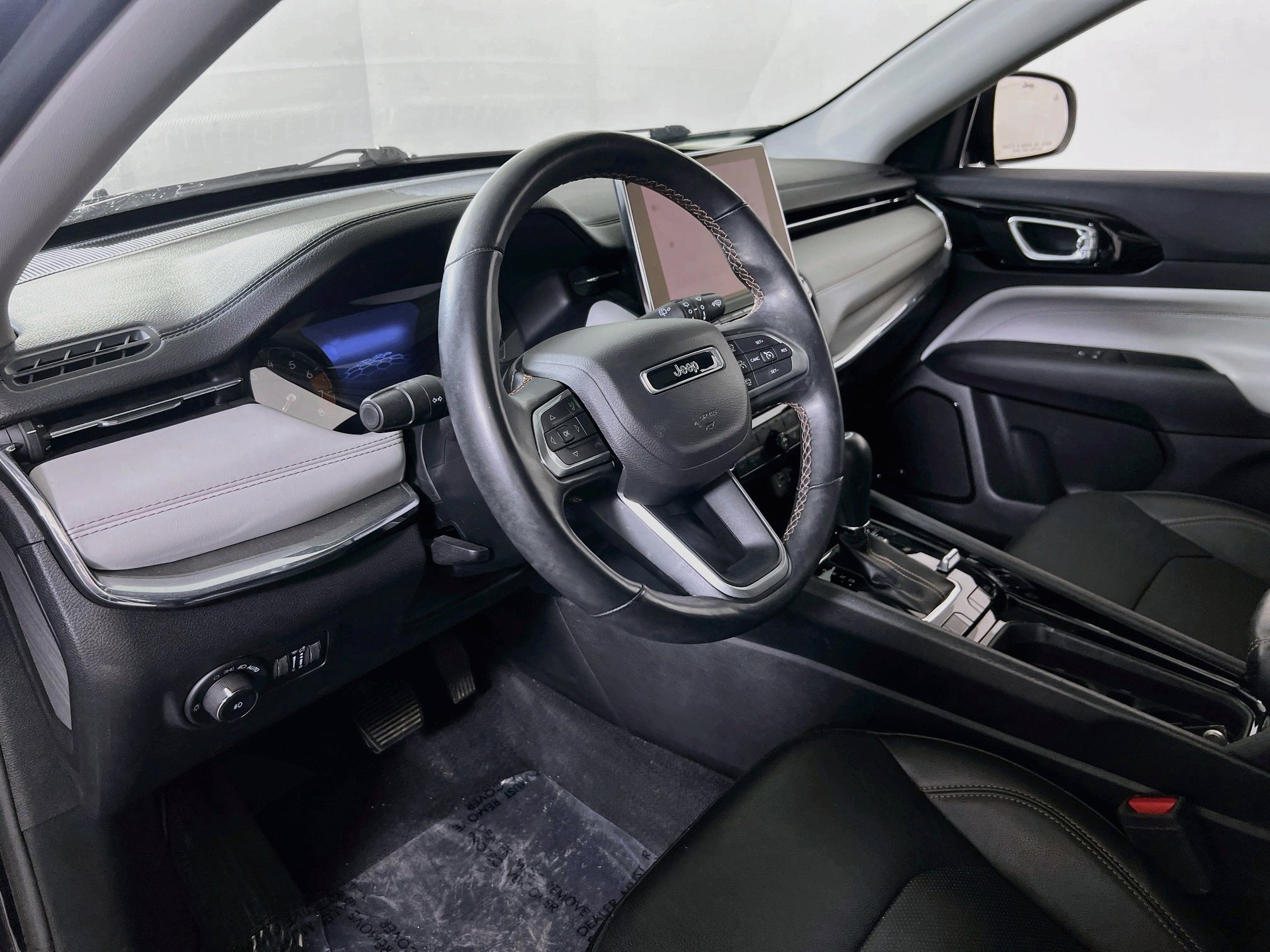 Used 2022 Jeep Compass Limited w/ Sun and Sound Group AWD/4WD image 9