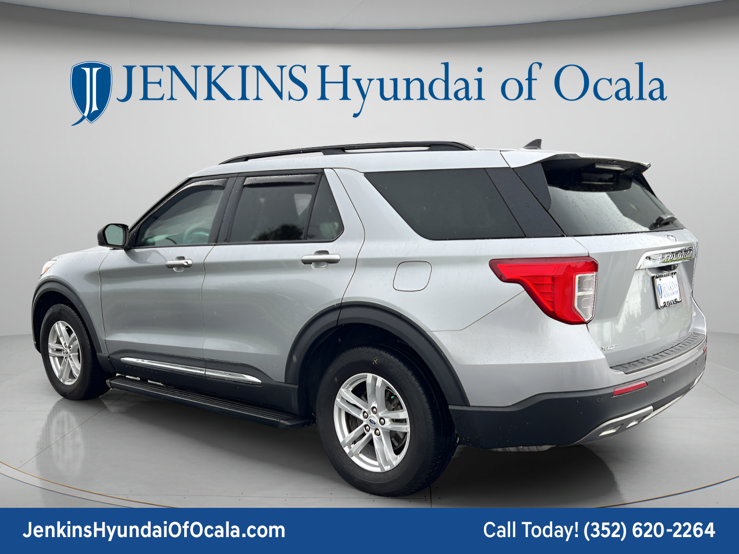 Used 2023 Ford Explorer XLT w/ Equipment Group 202A AWD/4WD image 5