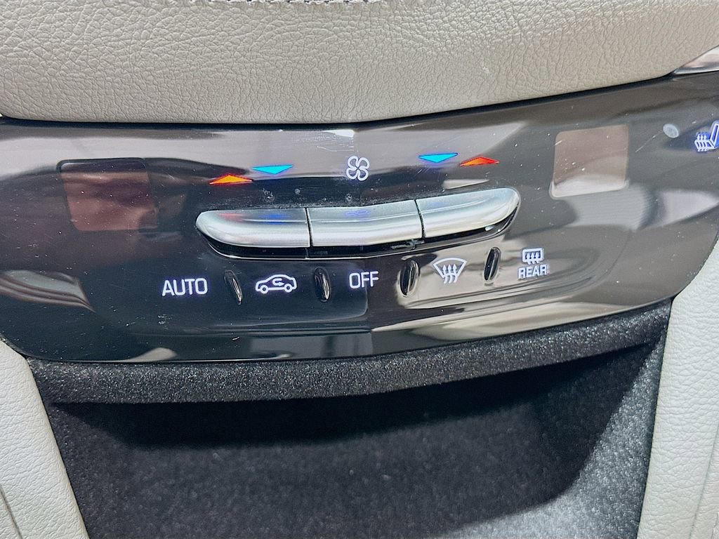 Used 2018 Cadillac XT5 Luxury w/ Driver Awareness Package image 16