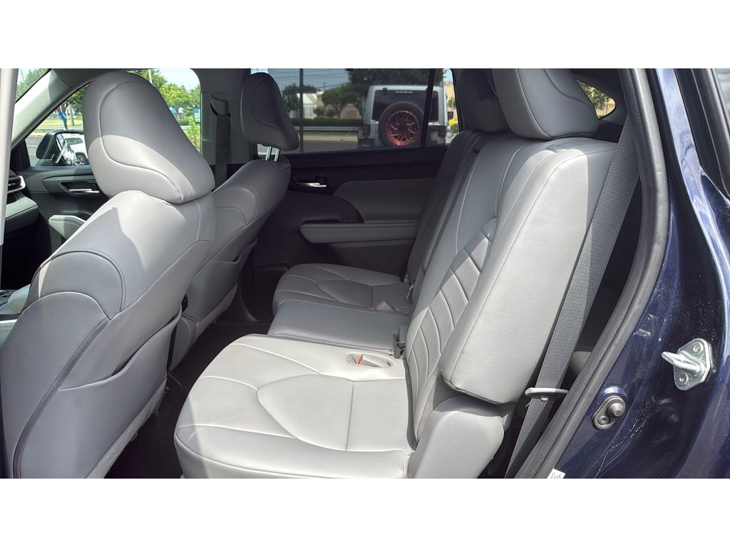 Used 2020 Toyota Highlander XLE image 27
