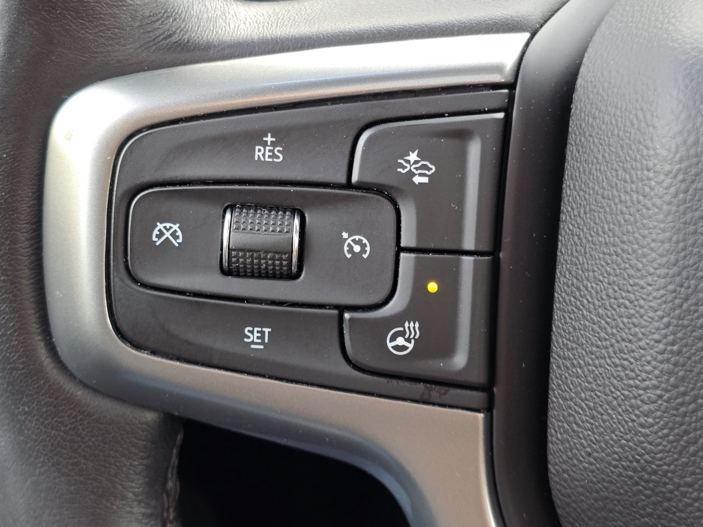 Used 2022 Chevrolet Suburban LT w/ LT Signature Plus Package image 14