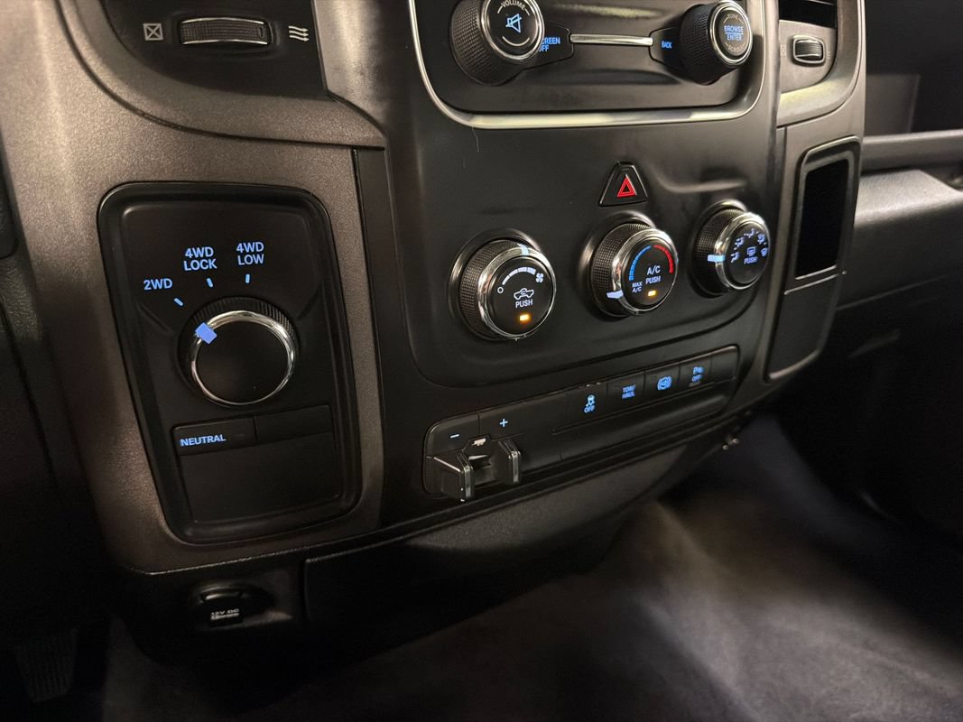 Used 2016 RAM 2500 Tradesman w/ Chrome Appearance Group AWD/4WD image 18