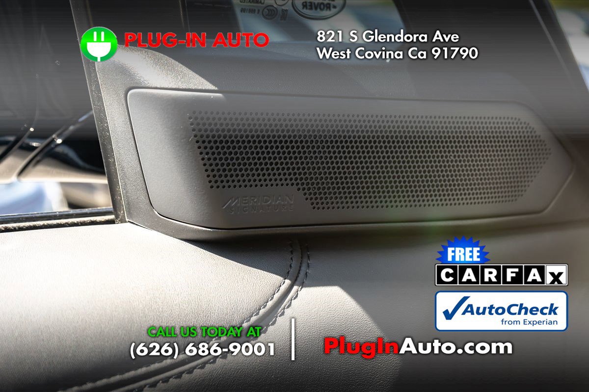 Used 2025 Land Rover Range Rover SV image 26