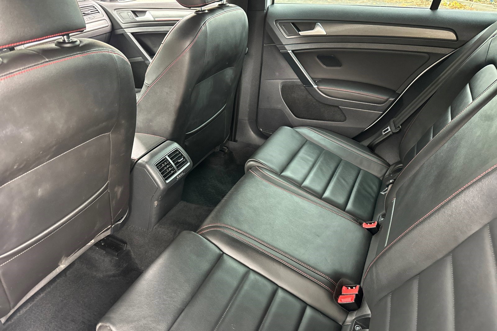 Used 2019 Volkswagen GTI SE w/ SE Experience Package image 25