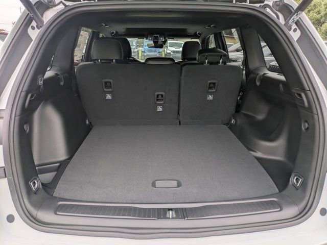 New 2025 Jeep Grand Cherokee Altitude image 11