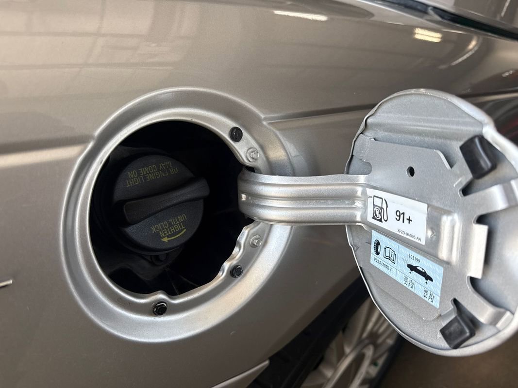 Used 2004 Ford Thunderbird image 84