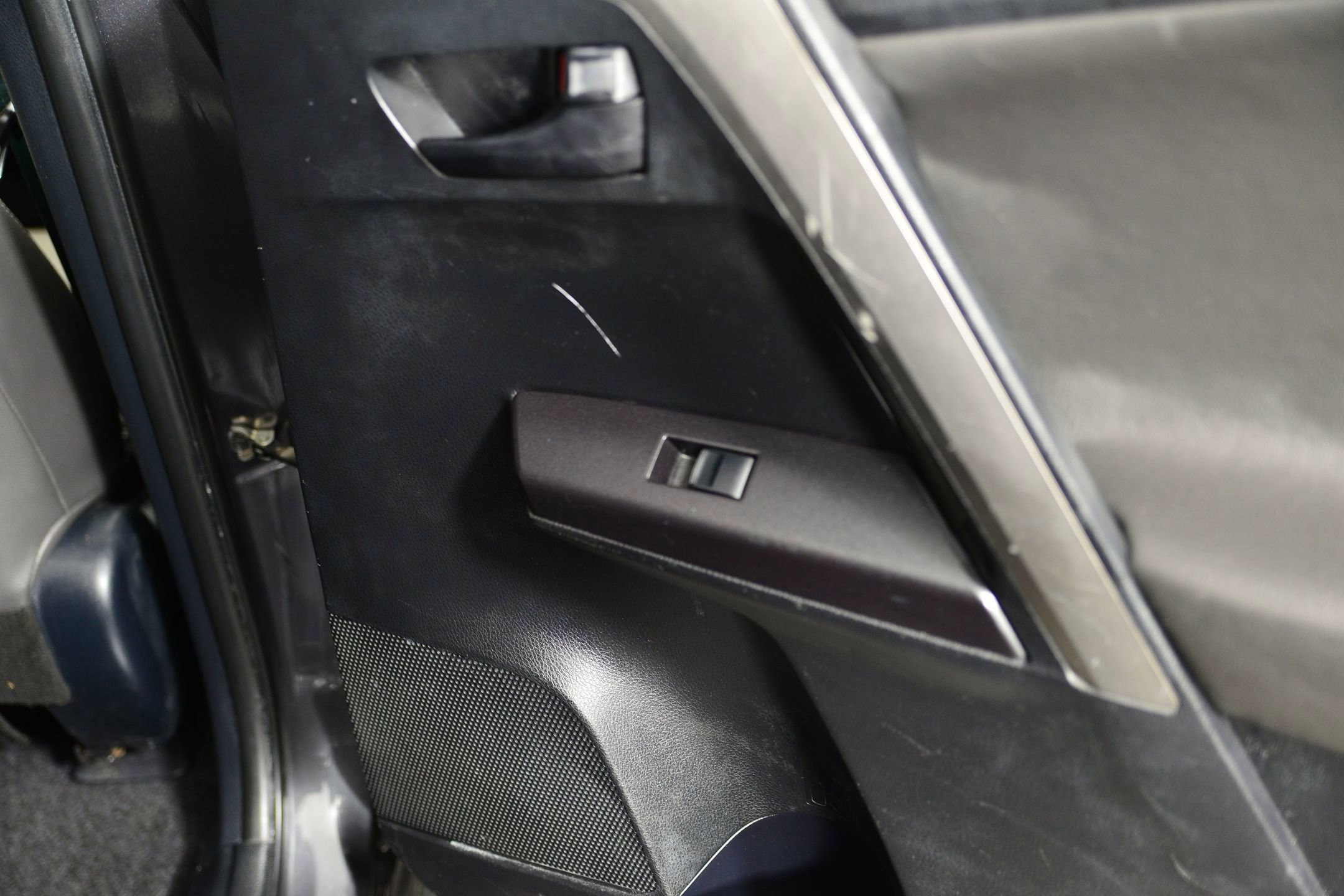 Used 2018 Toyota RAV4 LE image 16